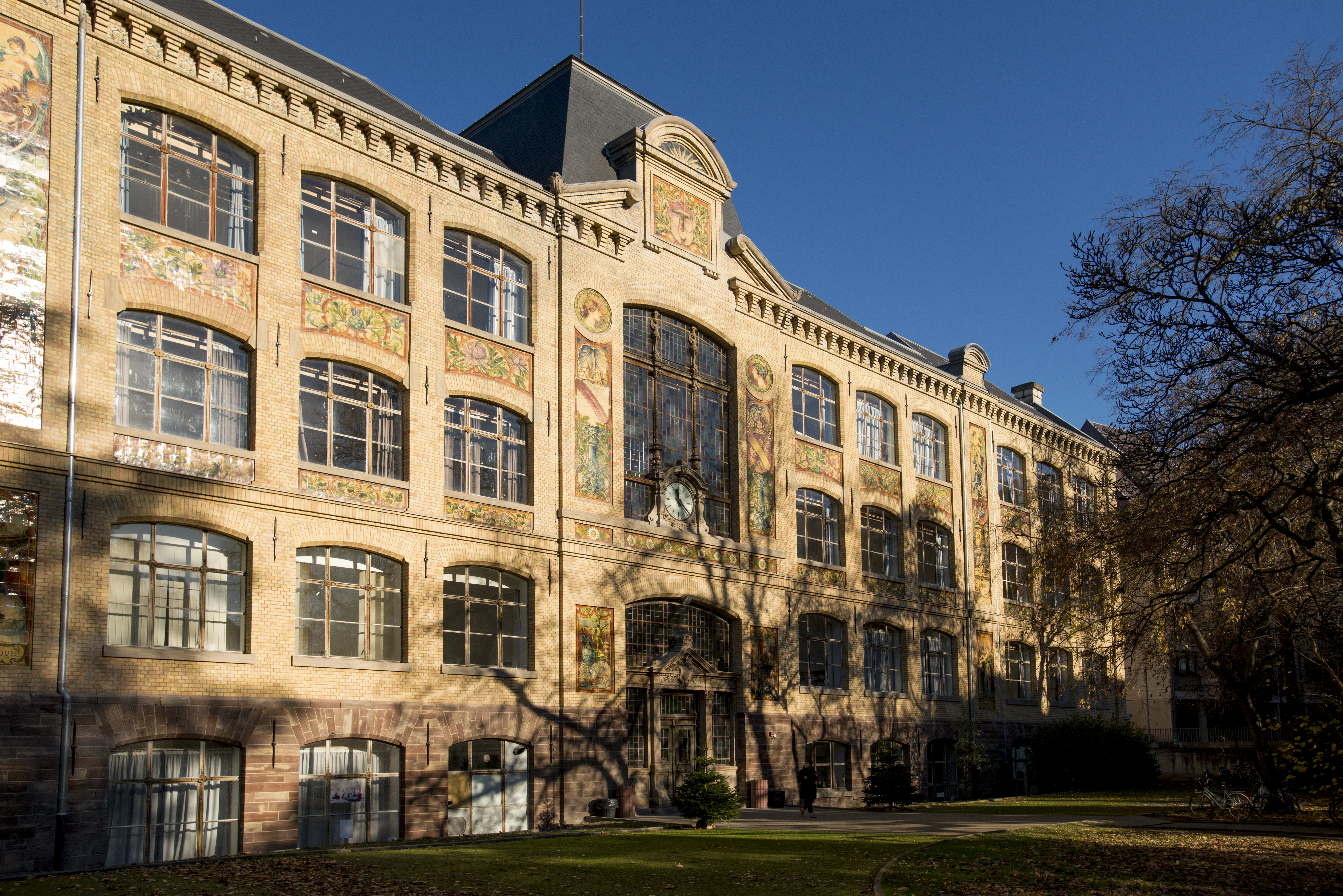 La façade de la HEAR du 19ème siècle